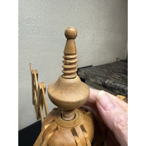 Wooden Tabletop Yarn Winder, Four-side Accordion-style Arms & Removable Top - Picture 8 of 11